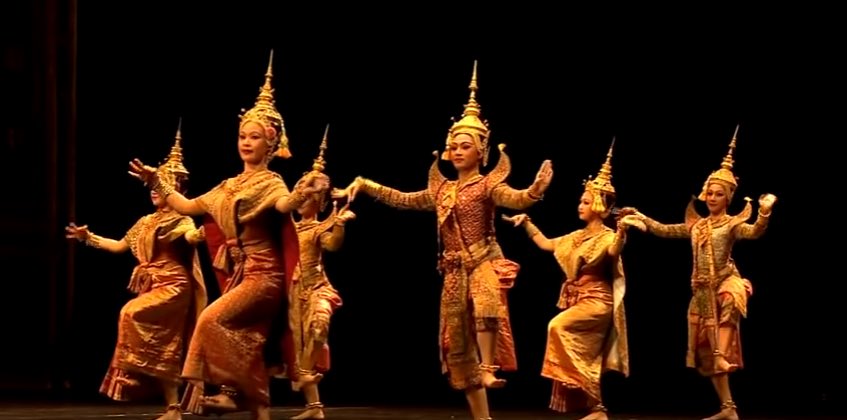 魅惑の指先をタイ旅行で満喫！タイ舞踊を本場タイで見てみよう